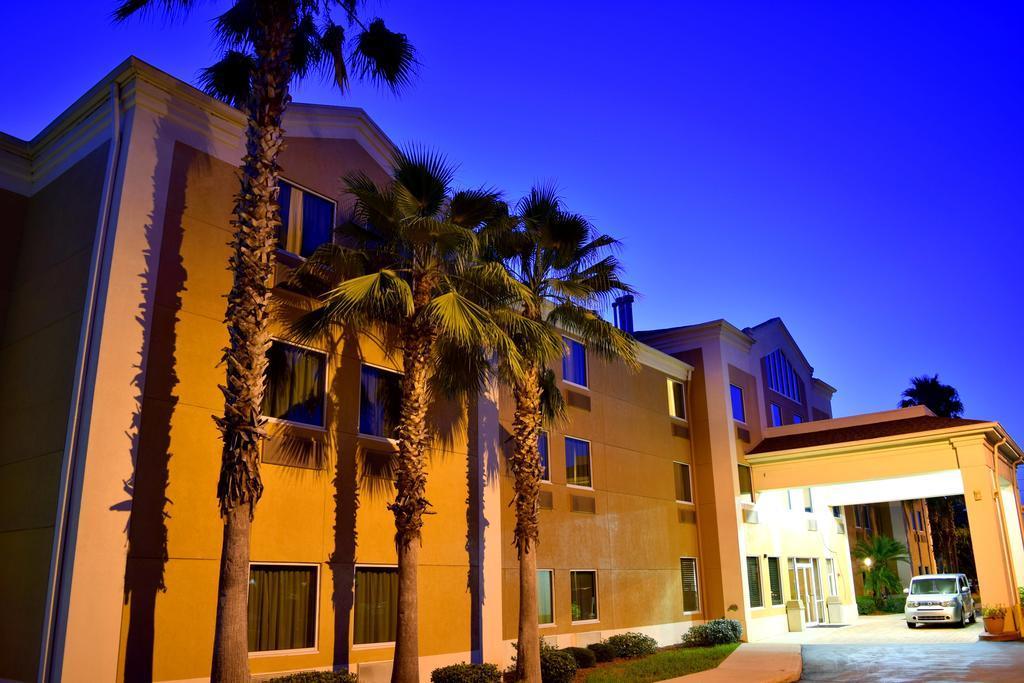 Comfort Inn & Suites Deland - Near University Exterior foto