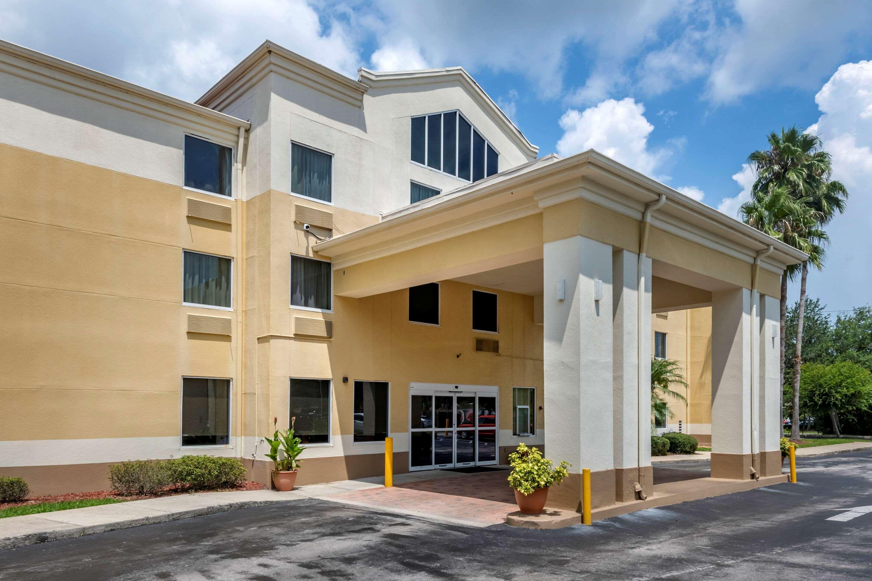 Comfort Inn & Suites Deland - Near University Exterior foto